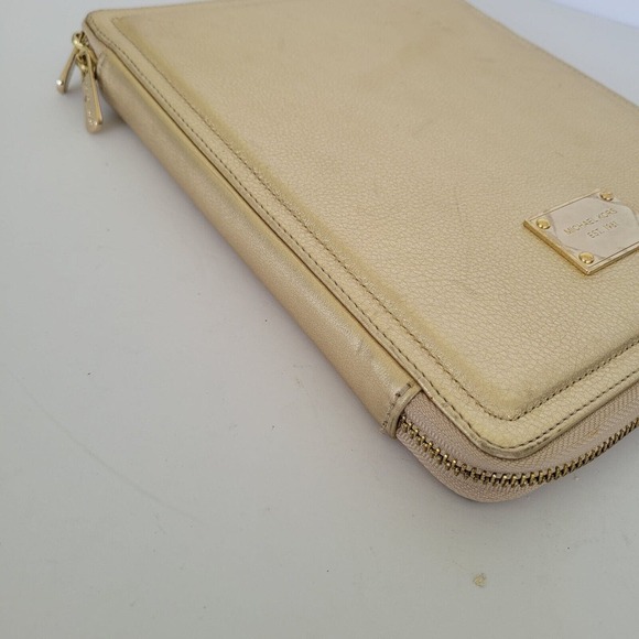 Michael Kors Gold Metalic Zipper Tablet Holder Protective Case 10x8 Ipad Fair - Picture 8 of 9
